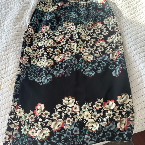 Skirt. Topshop on the UK size 6 floral - Picture 3 of 4